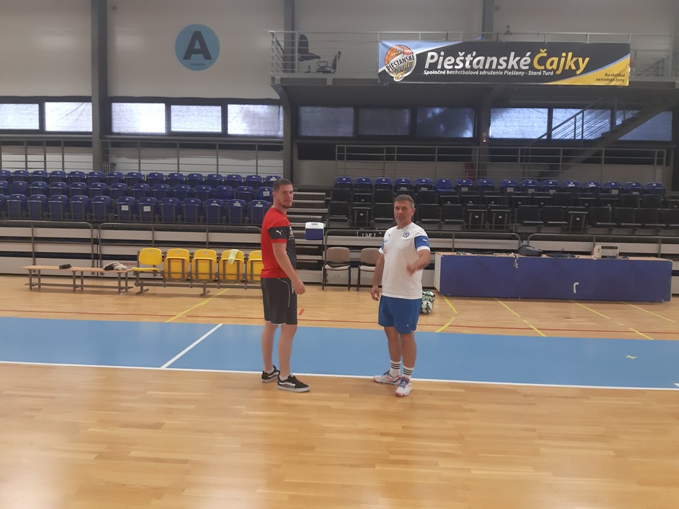 Dalibor Franko asistent trénera reprezentácie SR U19
Ján Pivovarník fyzioterapeut reprezentácie SR U19